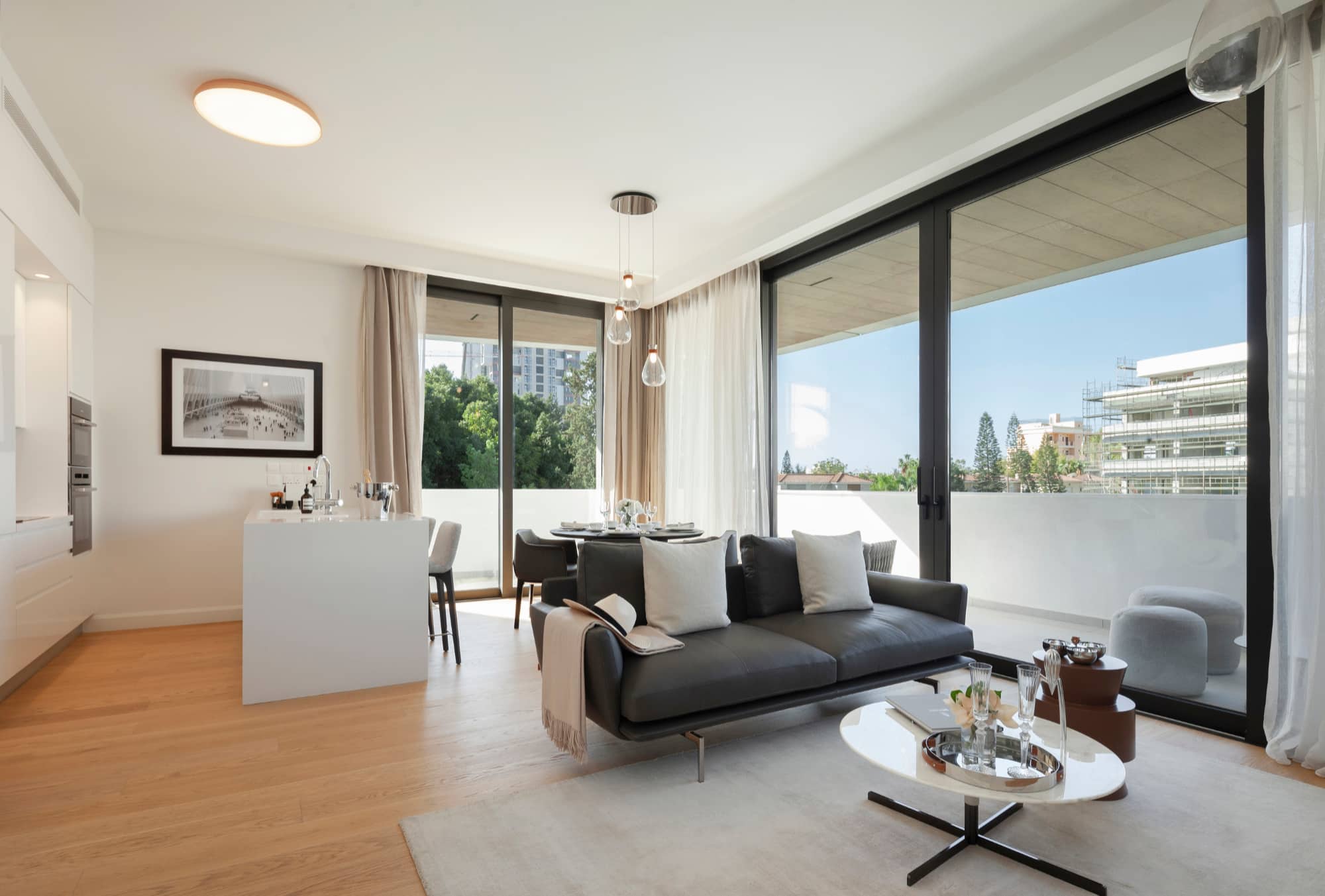 04._Eden_Roc-Interior_design_with_Alumil_windows.jpg