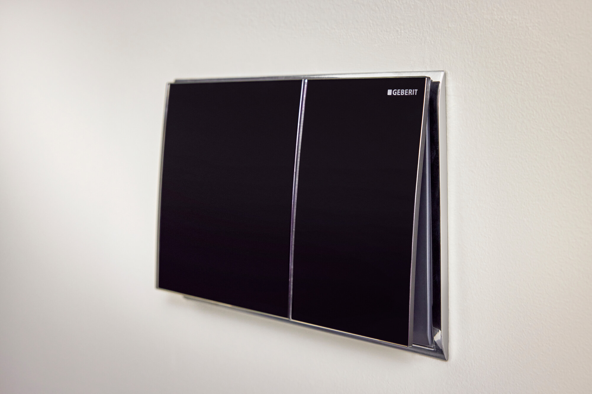 2023_Sigma70_black_glass_with_cover_frame_Original.jpg