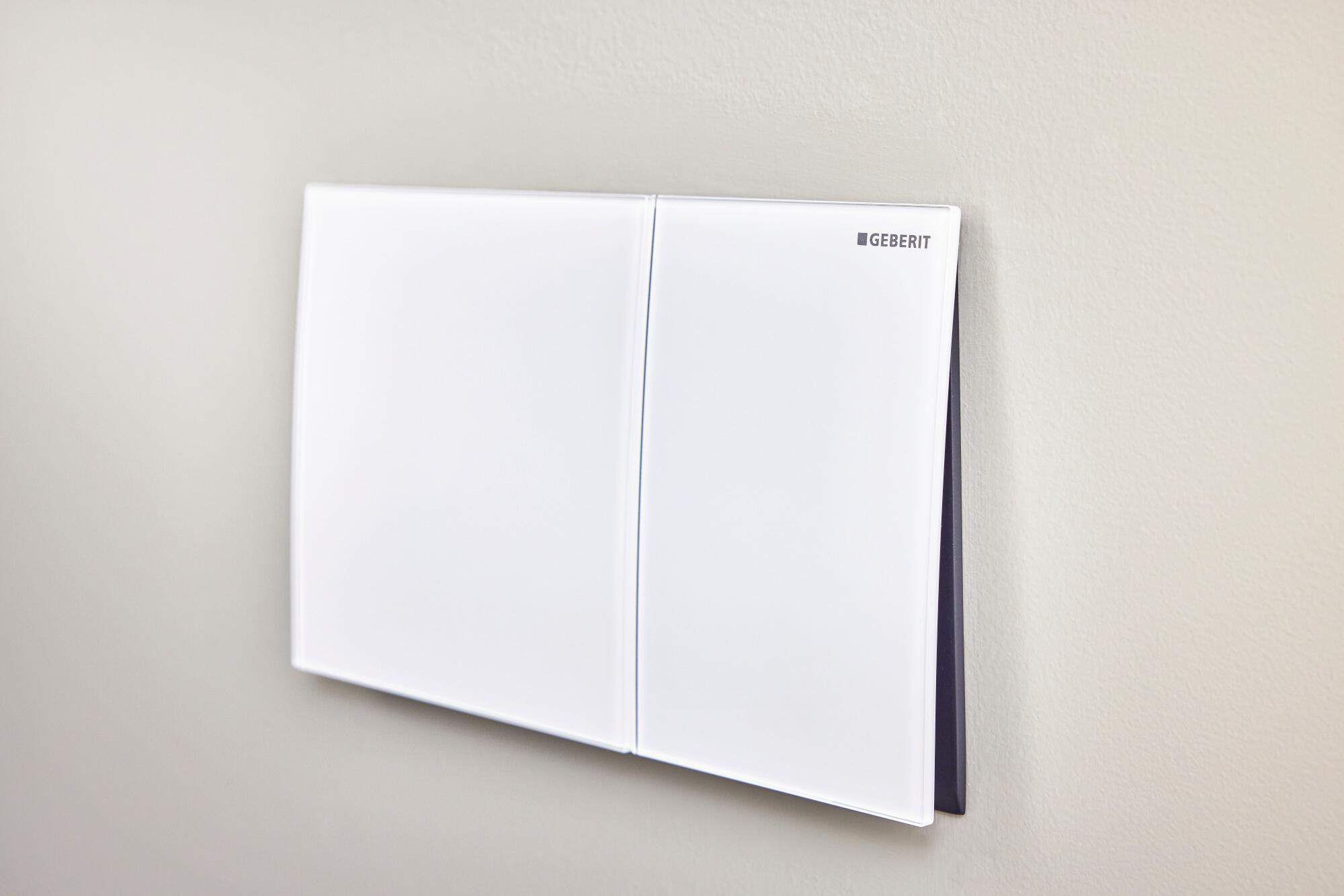2023_Sigma70_glass_white_Original.jpg