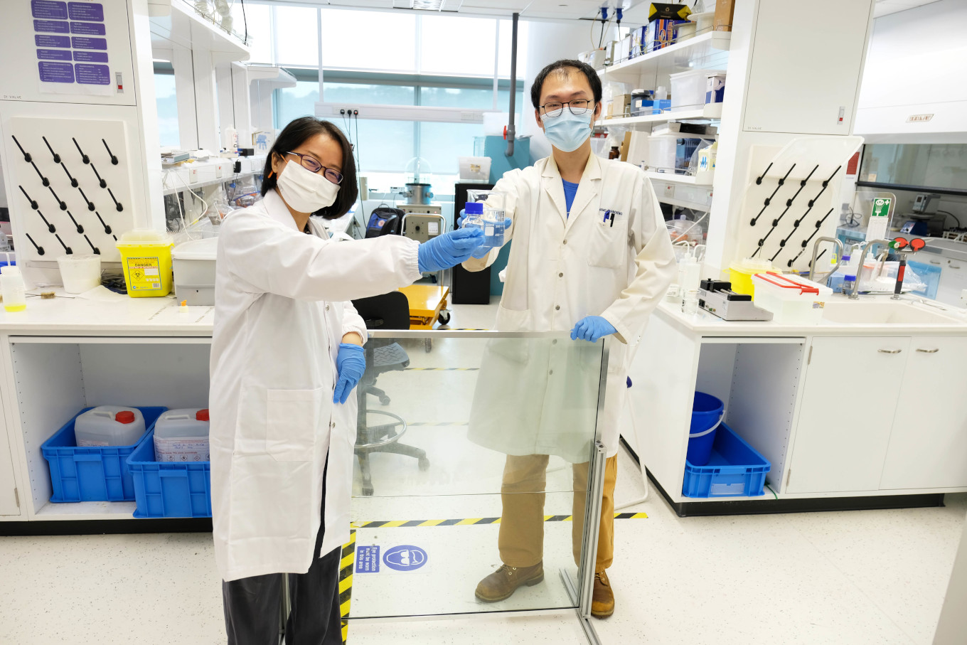 4a.NTU research team smart window