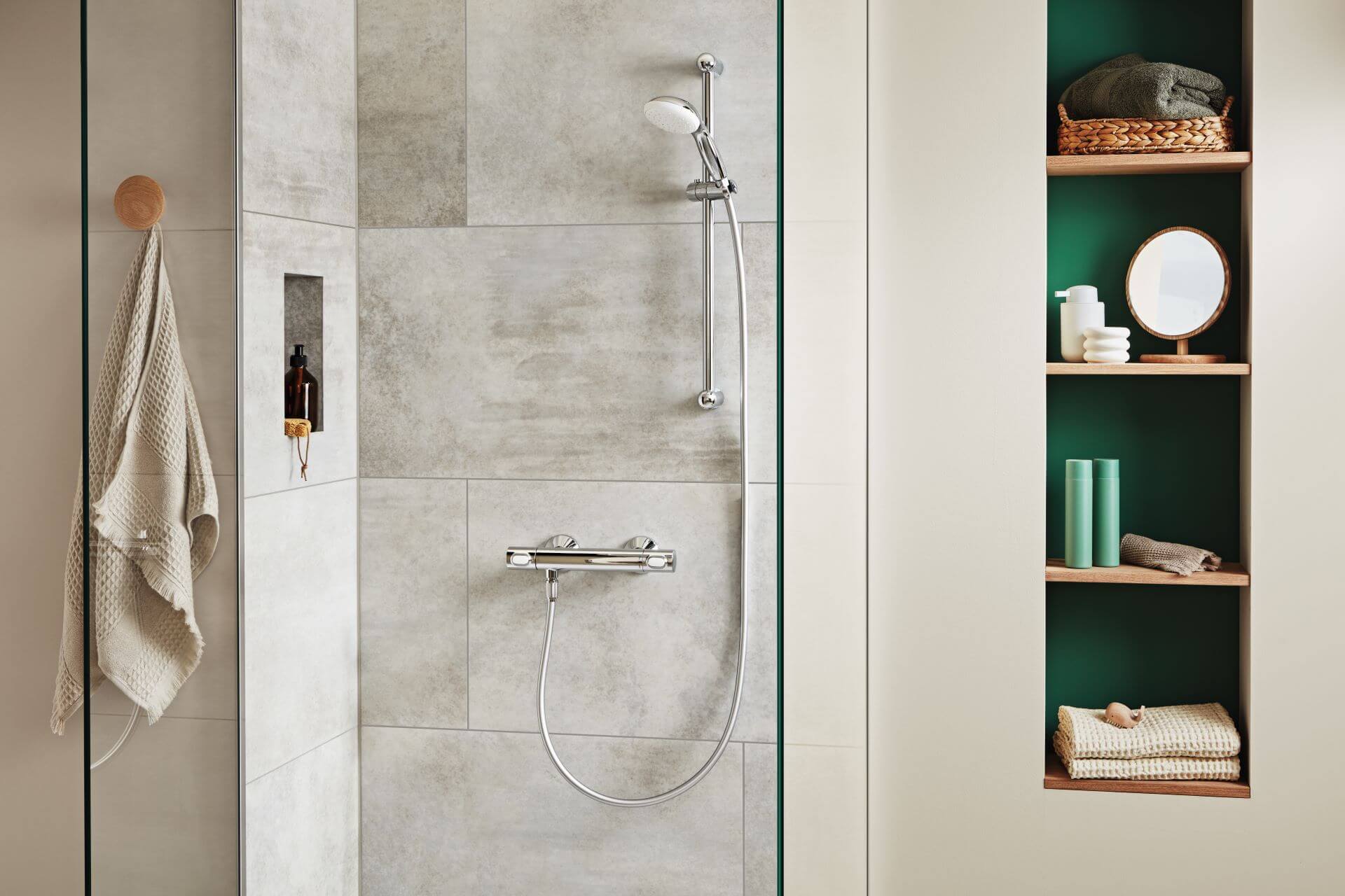 GROHE_Eurosmart_shower_chrome_34797000_Mood3.jpg