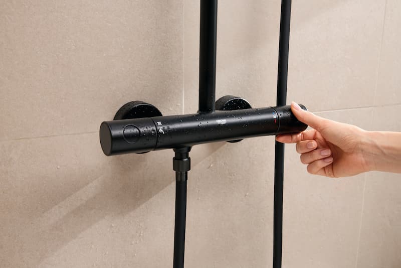 GROHE_Tempesta_System_250_Matte_Black_Mood.jpg