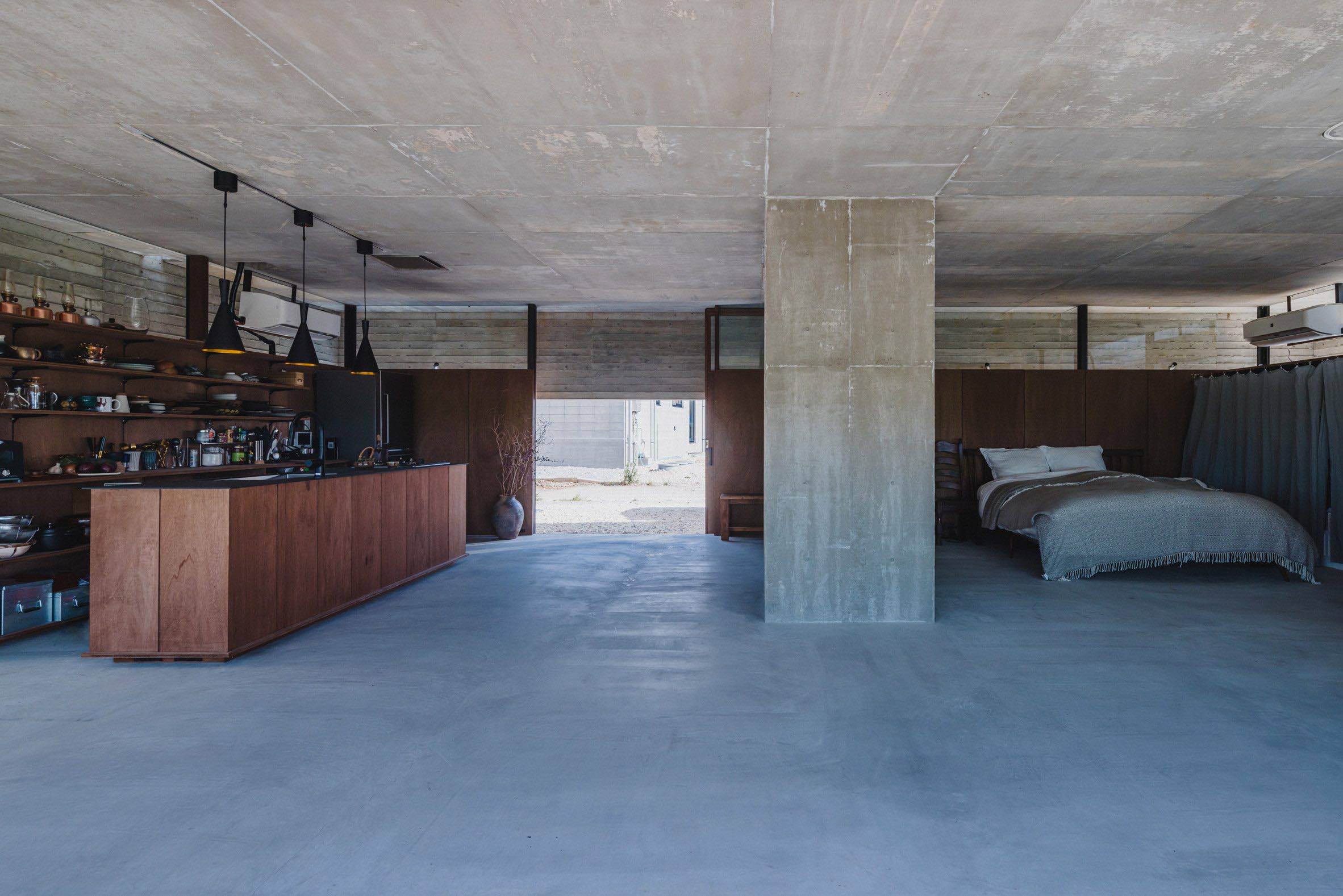 iga-architecture-japan-residential-concrete.jpg