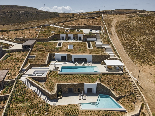 ''Antiparos Villa 2'' Υπόσκαφη κατοικία σε τρία επίπεδα στην Αντίπαρο