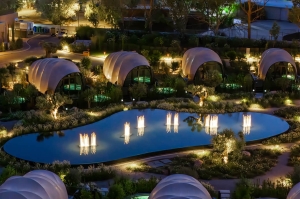 91 Athens Riviera: Μια εμπειρία πολυτέλειας με την τέχνη του φωτισμού