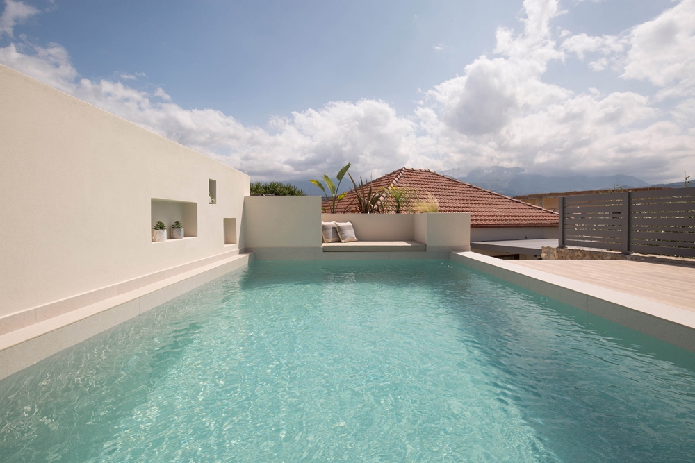 ''Methexis Villa'' Ανακαίνιση πέτρινης μονοκατοικίας και διαμόρφωση περιβάλλοντος χώρου