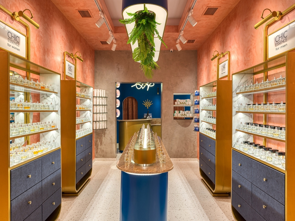 "Chic Essence" κατάστημα αρωμάτων &amp; showroom με αιθέρια ροή και σύγχρονη προσέγγιση στη Λάρισα
