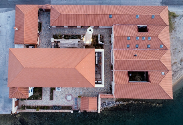 Μετατροπή διατηρητέου βιομηχανικού κελύφους σε κατοικία στη Λέσβο