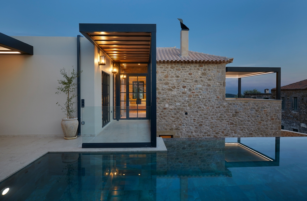 "Riglia Residence" ανάπλαση πέτρινης κατοικίας στα Ρίγκλια