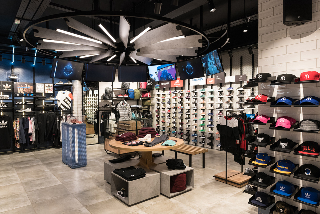 Sneaker store στο κέντρο της Θεσσαλονίκης