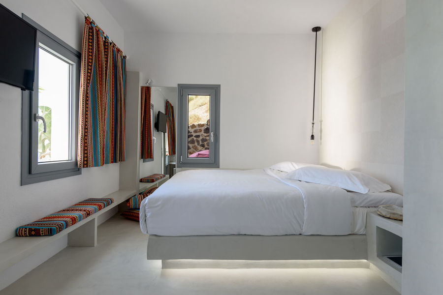 Συγκρότημα  "Solstice Luxury  Suites"  στη Σαντορίνη