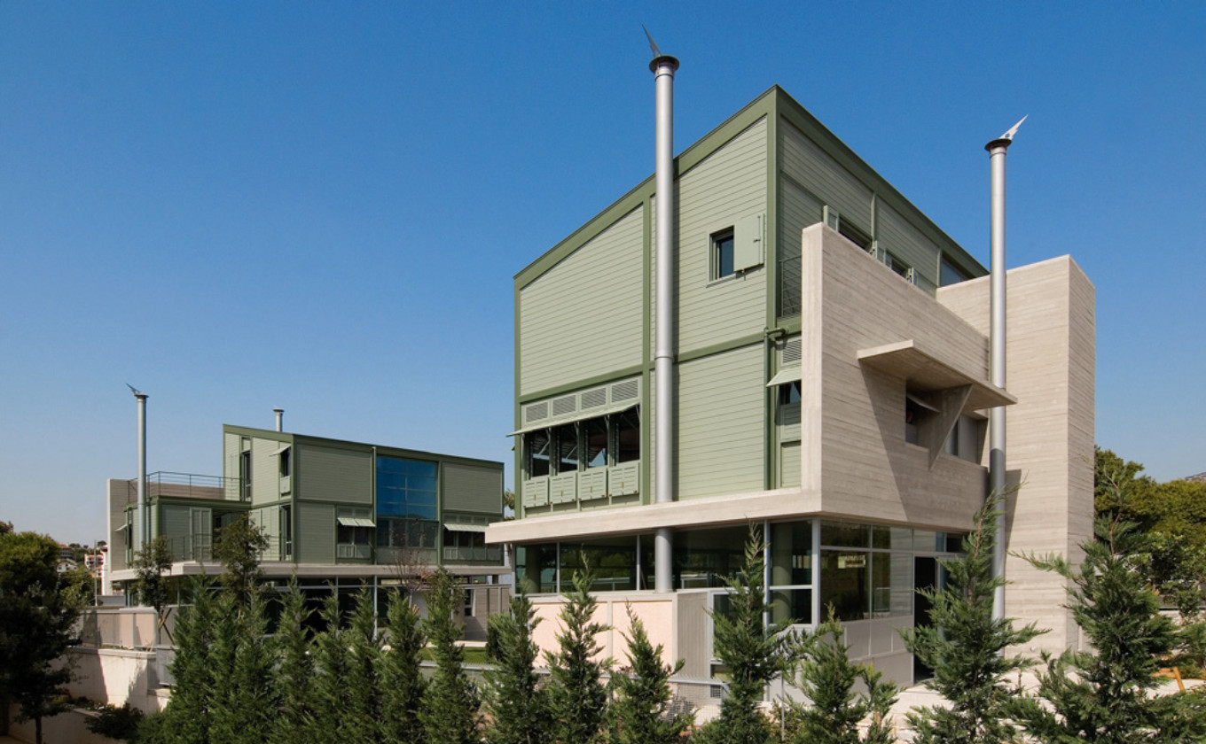 Δύο διώροφες κατοικίες στην Πεντέλη