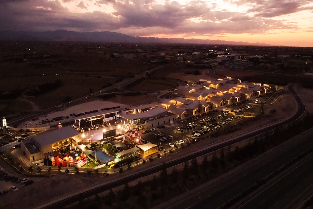 Ψυχαγωγικό / εμπορικό πάρκο στην Λευκωσία "Neo Plaza"