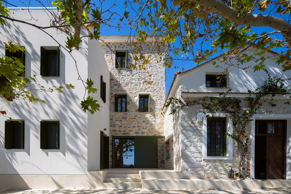 "Carnayo Residence " ανακαίνιση καρνάγιου και προσθήκη κατοικίας στη Σκιάθο