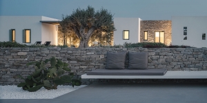 "Hide and Seek", two houses in Paros