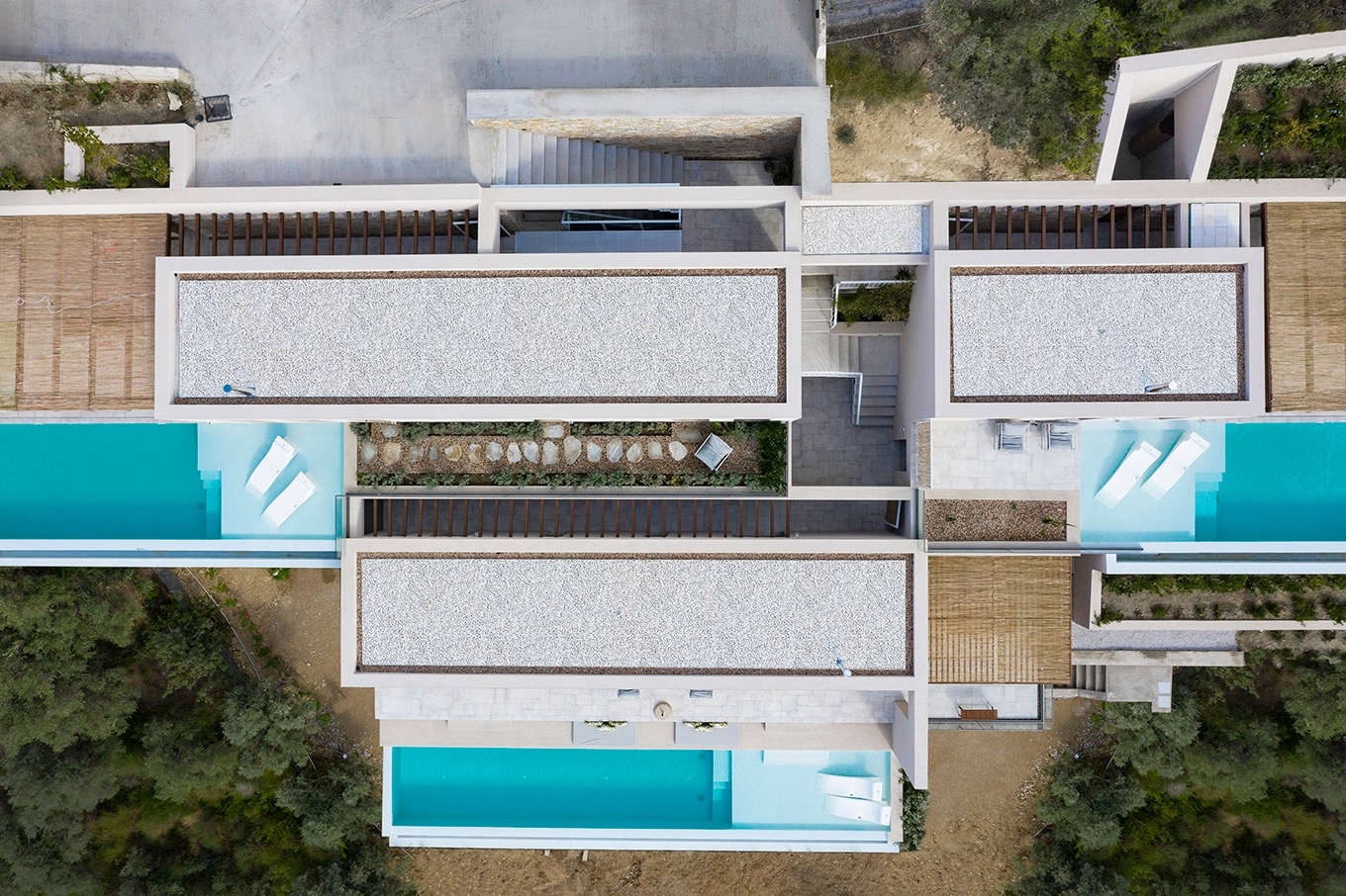 "Skiathos Symbol Villas" τρεις κατοικίες στις Αχλαδιές Σκιάθου