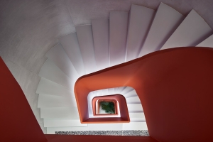 Διαμόρφωση κεντρικού κλιμακοστασίου σε αστικό ξενοδοχείο