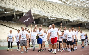 Με vintage διάθεση και running shoes η ΕΤΕΜ στο B2Run Athens 2025