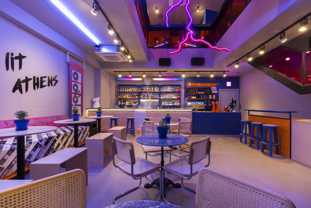 "Lit Athens" σύγχρονο café bar στο Θησείο