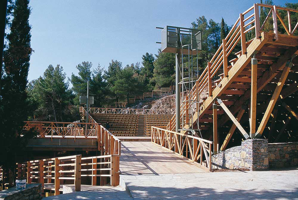ΞΥΛΙΝΟ ΥΠΑΙΘΡΙΟ ΘΕΑΤΡΟ ΣΤΗΝ ΚΟΖΑΝΗ