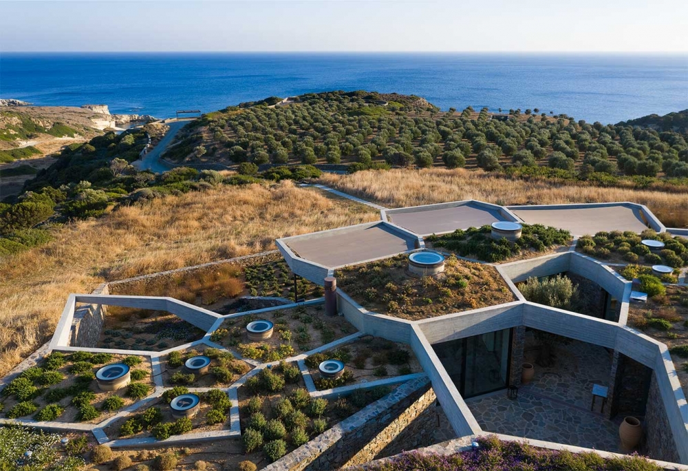 "The hourglass corral" εξοχική κατοικία στη Μήλο