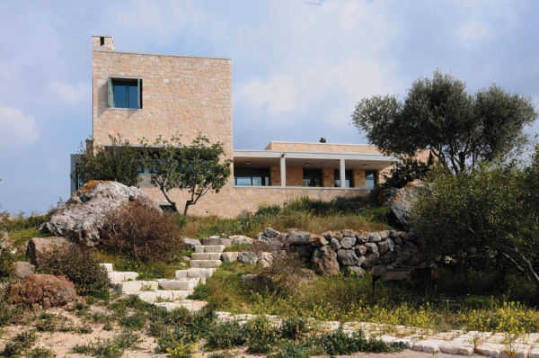 Συγκρότημα τριών παραθεριστικών κατοικιών στην Αίγινα