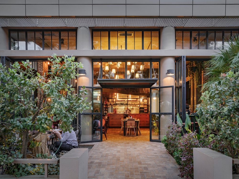 "BarBara Que Burger Bar" με βιομηχανικό χαρακτήρα στα Βριλήσσια