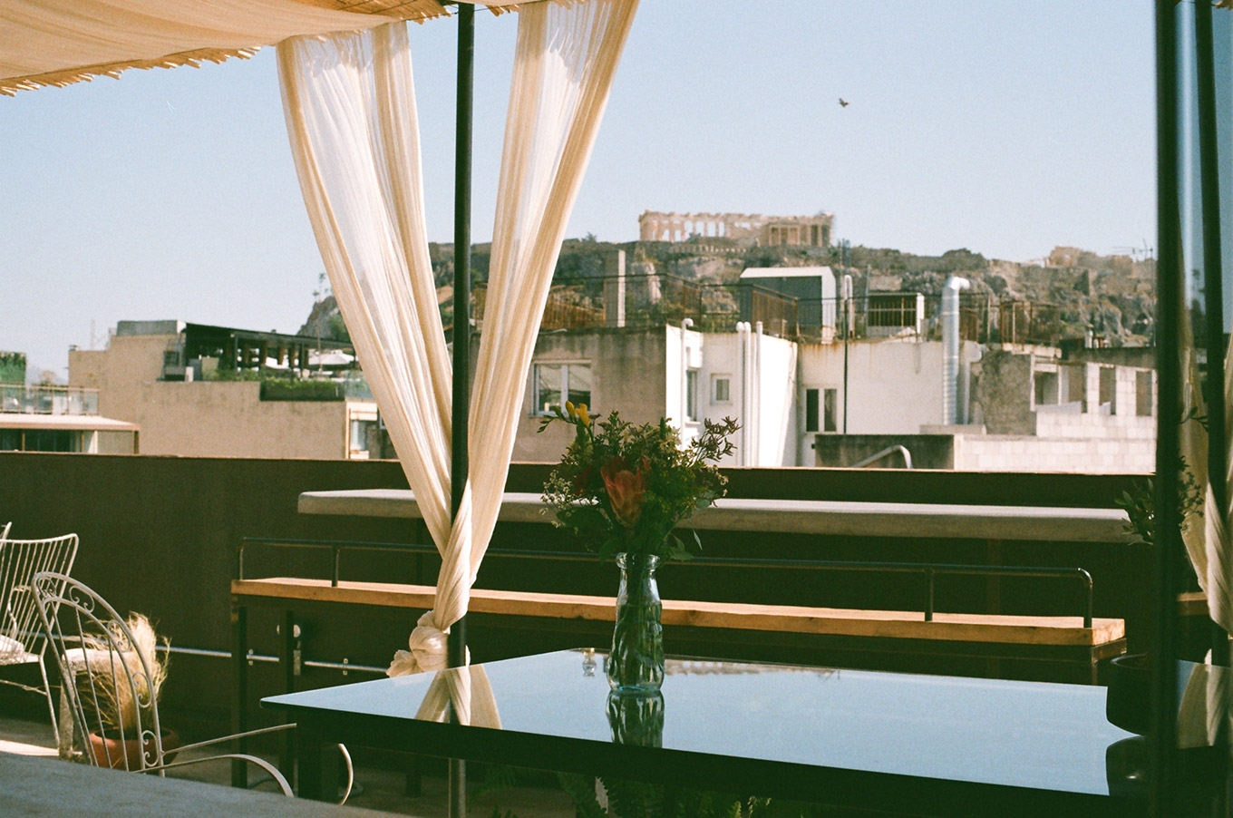 Boutique hotel "Mona", ένας "ακατέργαστος" χώρος διαμονής και τέχνης