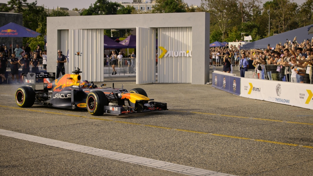 Υπερθέαμα με προσέλευση 160.000 θεατών στο Red Bull Showrun by Alumil